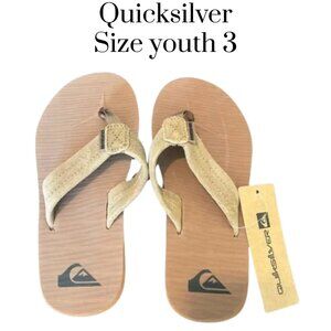 NWT Quicksilver unisex Flip Flops size 3 youth.  Brown/tan Vacation beach summer